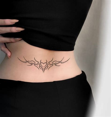 femenino tatuajes en la espalda baja|25 Diseños Asombrosos para Tatuajes en la Espalda Baja